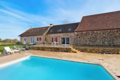 Image de Gîte De L’Egal – à Cadouin, pour 10 personnes, climatisé, avec piscine privée et charme du Périgord