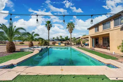 Image de 6br Surprise Oasis - Golf, Pool, Hot Tub, & More!