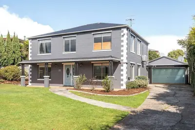 Image de Bright & Spacious 2-Story Retreat