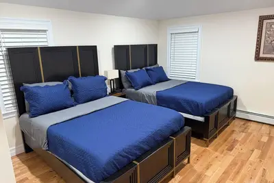 Image de Spacious 3-bedroom unit, with WiFi, 2 bathroom full kitchen, dining area, 4 TVs