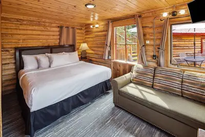Image de Deluxe King w/Sleeper Sofa Dall Suite