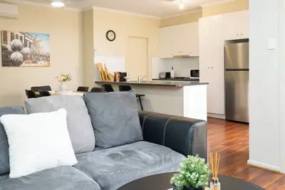 Image de Comfy 4br Villa with garage suitable for groups and pet friendly! Walk to shops.