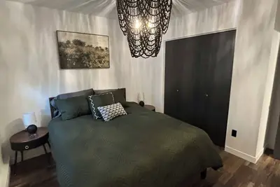 Image de Cozy 2-bedroom apartment in the heart of Bozeman. Just minutes from downtown.