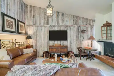 Image de Near Vail Ski Village, Balcony & Mountain Views | Vail Vista by AvantStay