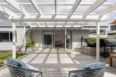 Image de Hidden Gem - Private 2-Bedroom Family-Friendly Bach with Outdoor Deck