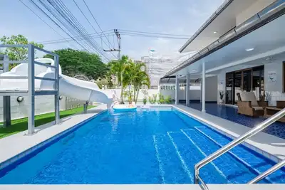 Greta Villa 5ห้องนอน ใกล้ชายหาด ใจกลางเมืองพัทยา เดินไปทะเลได้