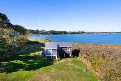 Image de Town Cove Cottage: 056-Ot  Charming Waterfront Cottage on Town Cove – Orleans