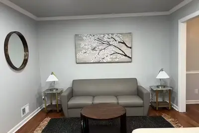 Image de Spacious 4-bedroom home in charming Roswell - minutes to Canton St.