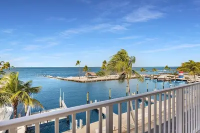 Image de Experience Waterfront Bliss at Futura Yacht Club