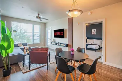 Image de Family-Friendly Apt | Pool, Gym, W/D, Parking, Balcony