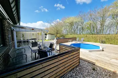 Image de Nice holiday home with outdoor pool in Billeberga, Landskorna | Se01049