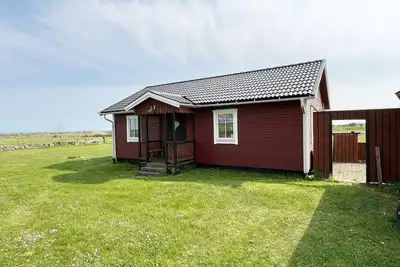 Image de Red cozy cottage with sea view | Se04035