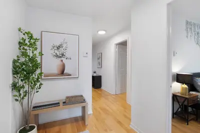 Image de Welcome to our newly renovated  3-bedroom apartment in the heart of st Henri