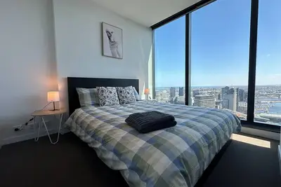 Image de L44 Luxury Penthouse: 1 Bed, 1 Bath, Top Floor Apartment with Stunning Views