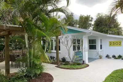 Image de Cozy 2-bedroom house in charming Melbourne with a private hot tub