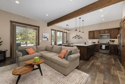 Image de Gorgeous 2 story home in Fraser with private hot tub