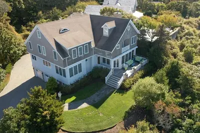 Image de Spacious 5-bedroom estate with access to private beach in peaceful Falmouth