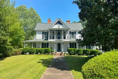 Image de The Skelton House:  spacious 8-bedroom house in charming Downtown Hartwell