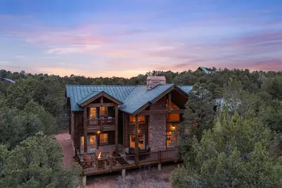 Image de Authentic log cabin minutes from Zion Np