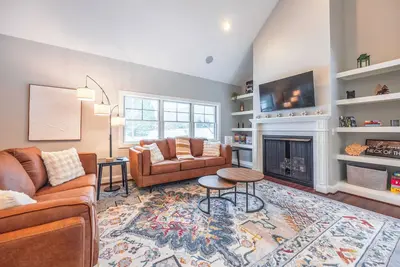 Image de Brand New Home! A/C! Hot Tub! Outdoor Pool!