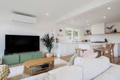 Image de Hamptons on Heales Classic Beach House Charm