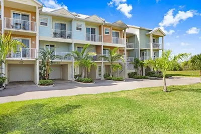 Image de Bayfront Townhouse w/Heated Pool, HotTub, Beach, Marina, tiki bars w/live music