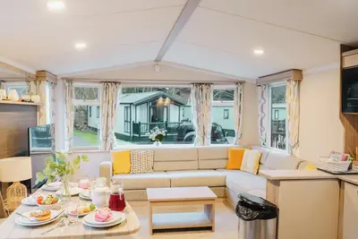 Beautiful Caravan on Windermere - White Cross Bay