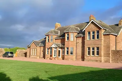 Image de Self Catering Apartment (South Wing) at  St Andrews House Prestwick sleeps 5\n\n