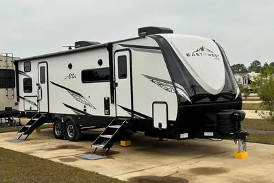 Image de The Lake Escape Rv Meets The Beach