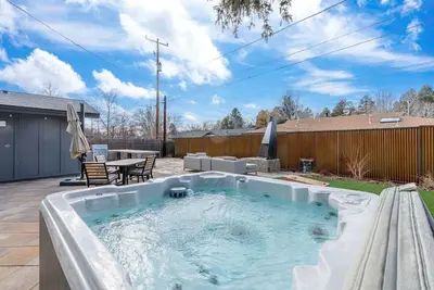 Image de Kutch  · Modern Mountain Home / Hot Tub /Chef's Kitchen