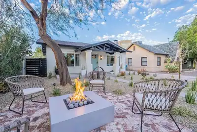 Image de Lewis · Beautiful Designer home - Htd Pool & Guest Casita