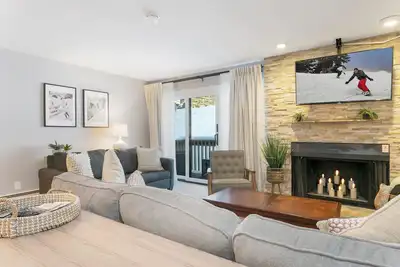 Image de Beautifully, Cozy Condo, Steps from Complimentary Shuttle, Free parking