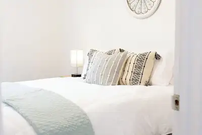 Image de Newly Remodeled 2-Br across Uams Hospital #C