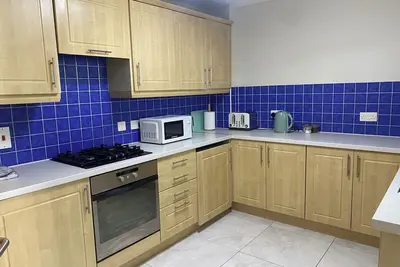 Image de Albert Clock/ Customs House Square. 2 Bed, Parking.