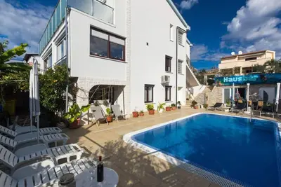 Image de Apartment Koralj °1 in the town of Krk with Heated pool, Grill, Close to the beach, up to 4 Persons