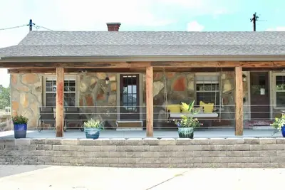 Image de The Stone Schoolhouse - Gated Lakefront Acreage with views and historic charm