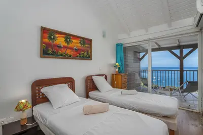 Image de Bougainvilliers 1 - vue mer à Bouillante