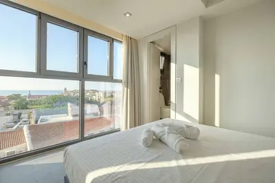 Image de Sky-High Central Penthouse w. Stunning Views - 01