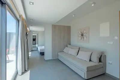 Image de Sky-High Central Penthouse w. Stunning Views - 02