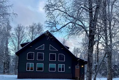 Image de Brand-new Alaskan custom home awaits you in the heart of Hatcher Pass!