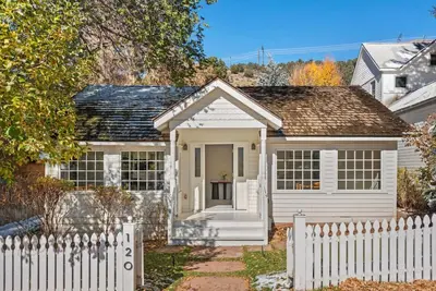 Image de Unique Downtown Basalt Cottage