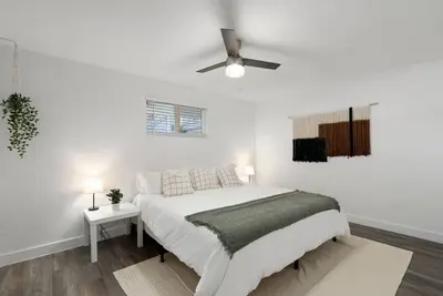 Image de 2 Bedroom | Walk to State Fair, Museums & Parks