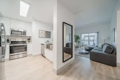 Image de 4br Modern Apt Central Location near Spectrum Std