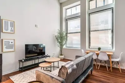 City Club 2br • Pool • Gym • King + Queen Beds