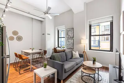 City Club 2br/2ba • King • Pool • Rooftop Views