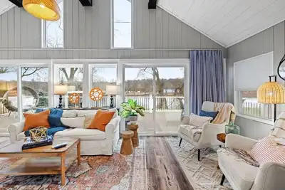 Image de Riverfront Draft Hq! Fire Pit, Big Yard and Deck