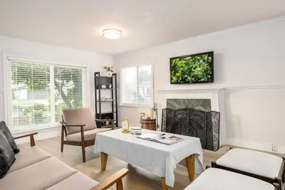 Image de 20% Off Monthly / Major Attractions / Private yard