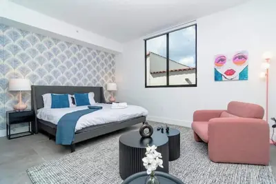 Image de King Bed brand new safe Oasis minutes to Brickell