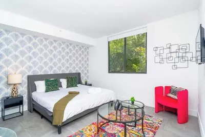 Image de King Bed brand new safe Oasis minutes to Brickell