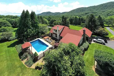 Image de Private Pool, Sleeps 14, Game Room, Hot Tub